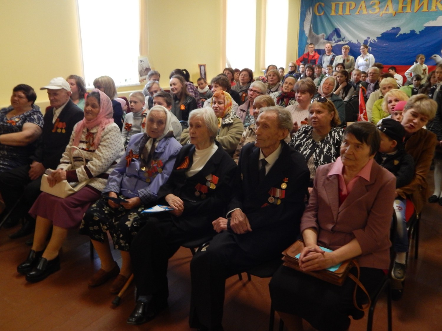 Участники встречи в библиотеке